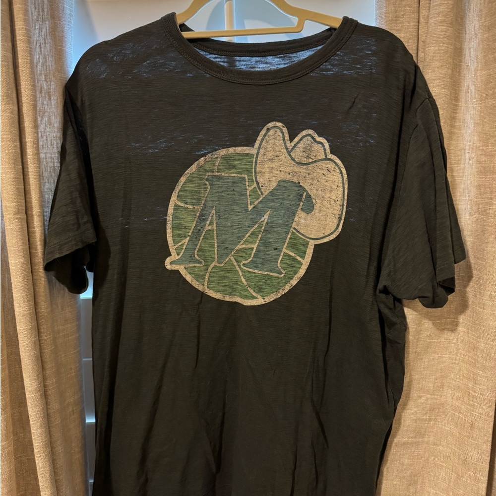 Vintage Dallas Mavericks T-shirt